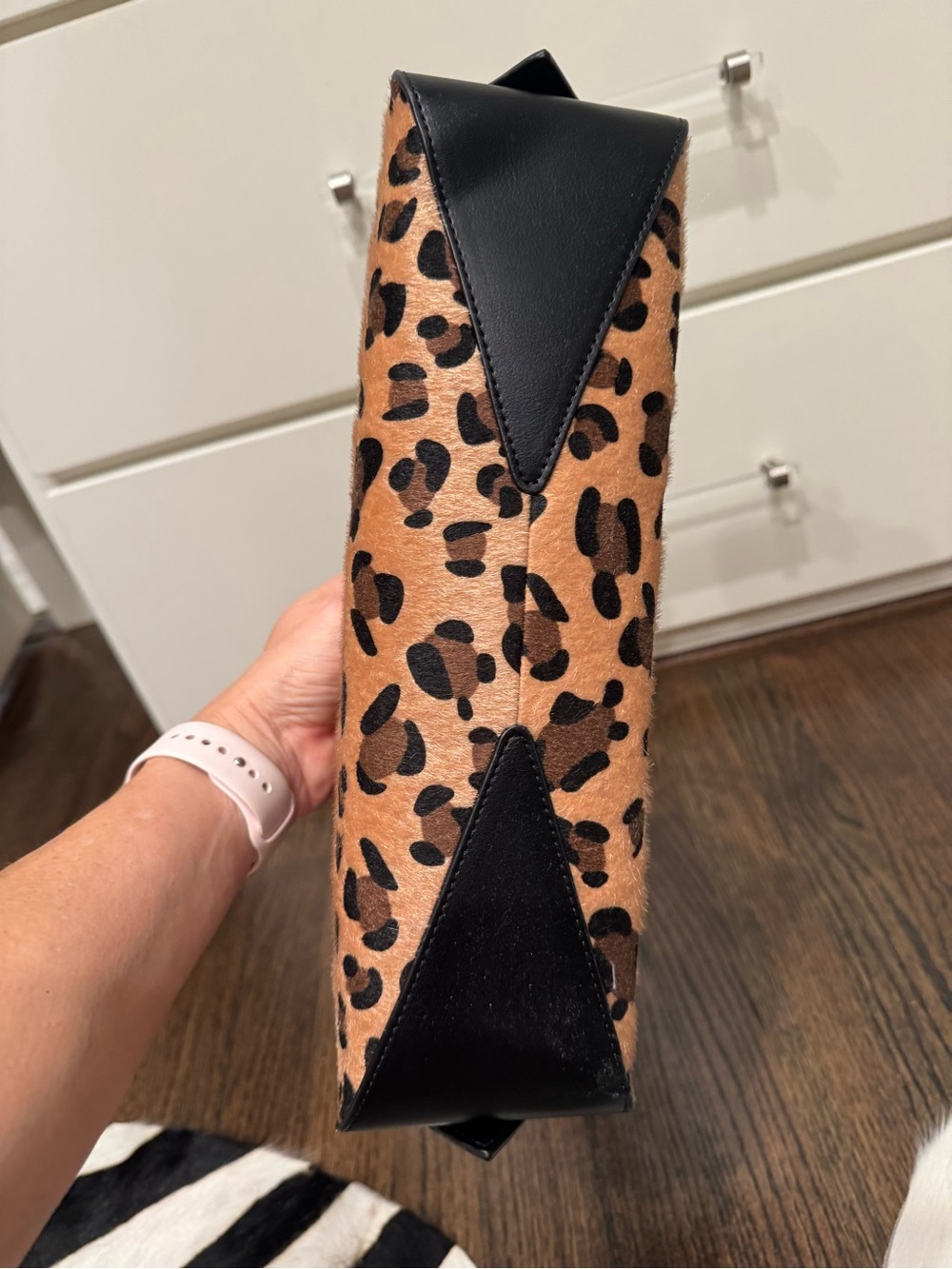 Black Strap Leopard Print Women’s Shoulder Bag - Picture 9 of 9
